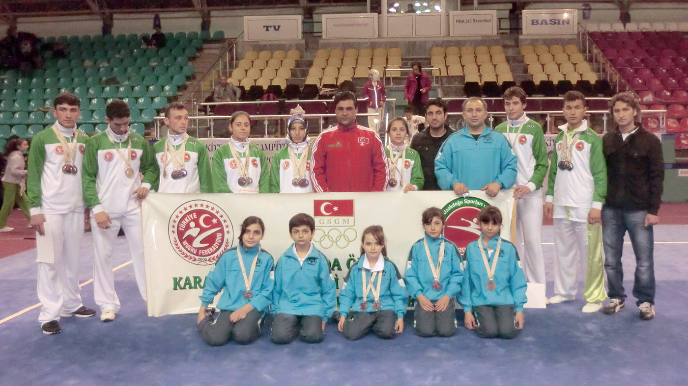 Wushu ve Badmintonda Şampiyonluk Büyükşehir'in