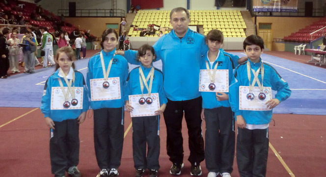 Wushu ve Badmintonda Şampiyonluk Büyükşehir'in