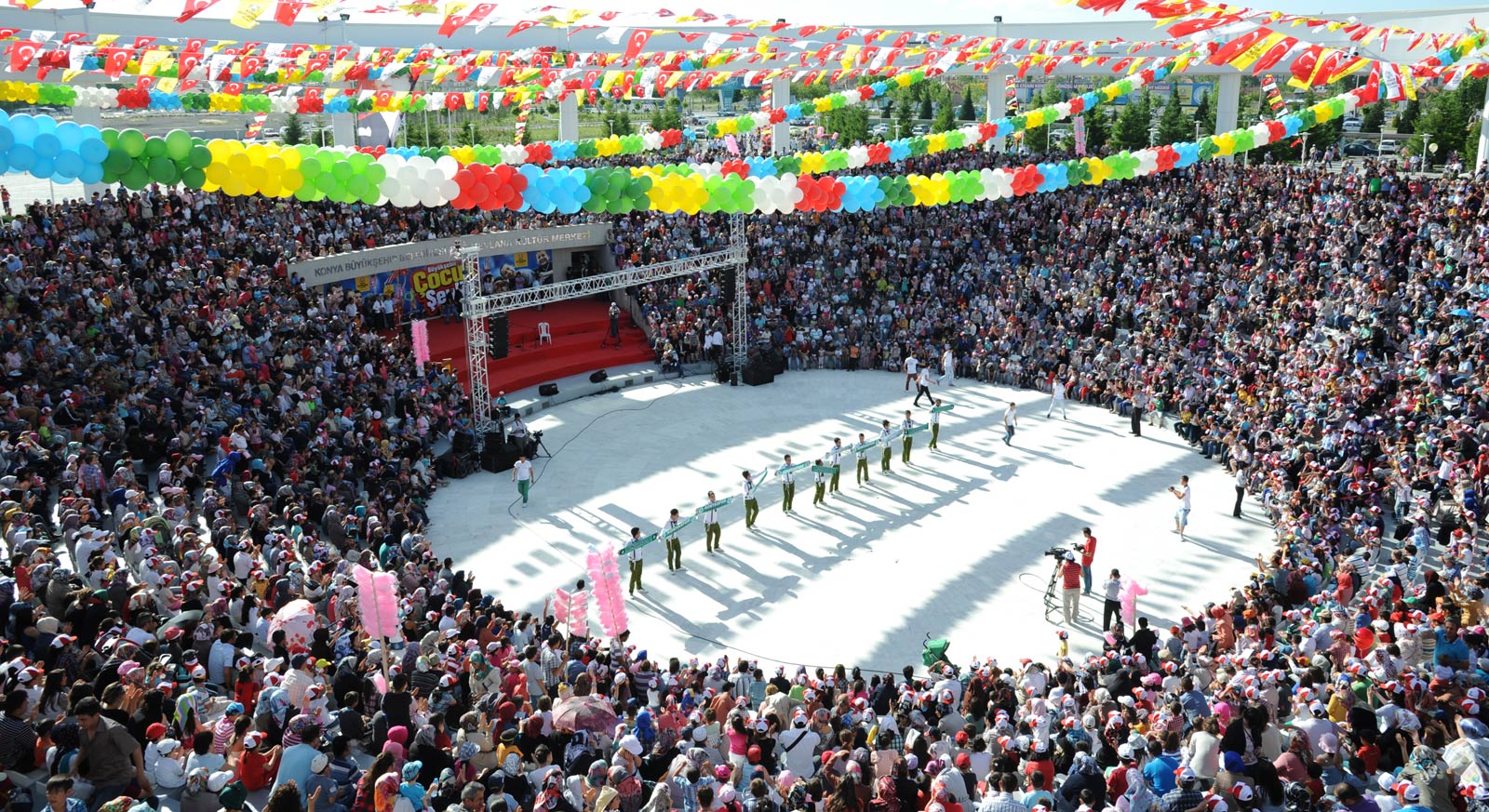 Büyükşehir Belediyesi Çocuk Şenliği Yapıldı