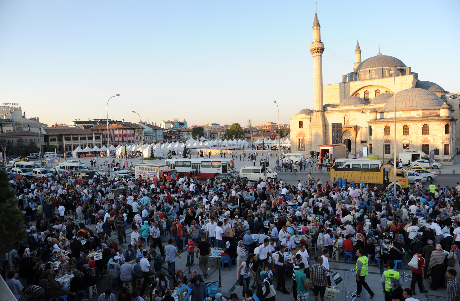 Mahalle İftarları'nda 250 Bin Kişiyle Buluştuk