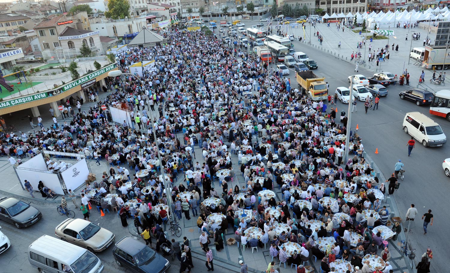 Mahalle İftarları'nda 250 Bin Kişiyle Buluştuk