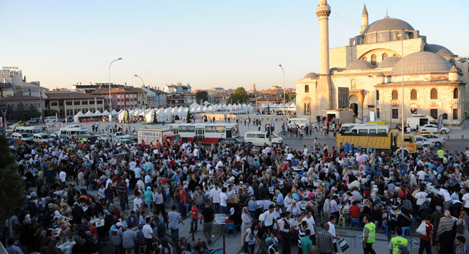 Mahalle İftarları'nda 250 Bin Kişiyle Buluştuk