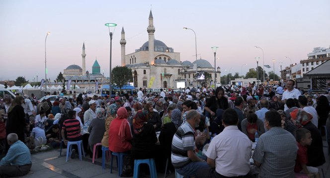 Mahalle İftarları'nda 250 Bin Kişiyle Buluştuk