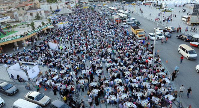Mahalle İftarları'nda 250 Bin Kişiyle Buluştuk