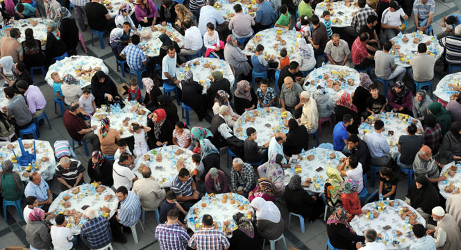 Mahalle İftarları'nda 250 Bin Kişiyle Buluştuk