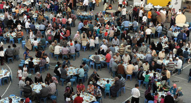 Mahalle İftarları Türkiye'ye Örnek