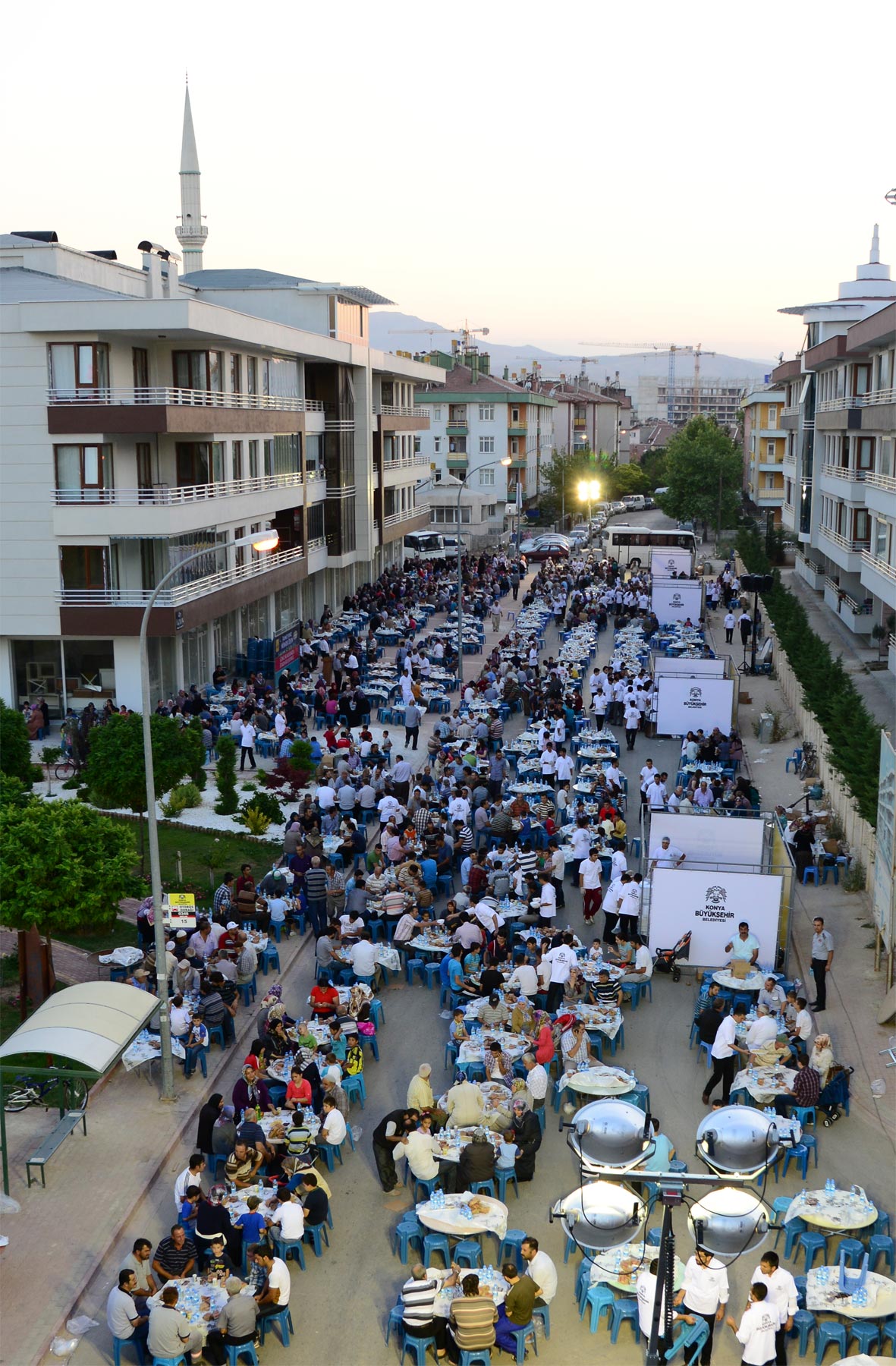 Büyükşehir'in Geleneksel Mahalle İftarları Başladı