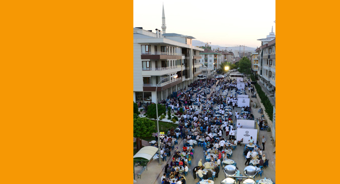 Büyükşehir'in Geleneksel Mahalle İftarları Başladı