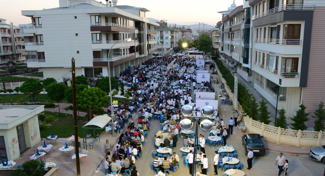 Büyükşehir'in Geleneksel Mahalle İftarları Başladı