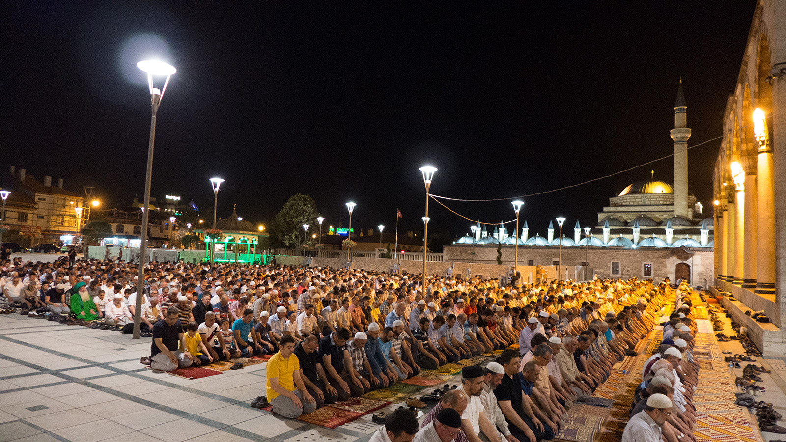Konya'da Ramazan Coşkusu İlk Teravihle Başladı