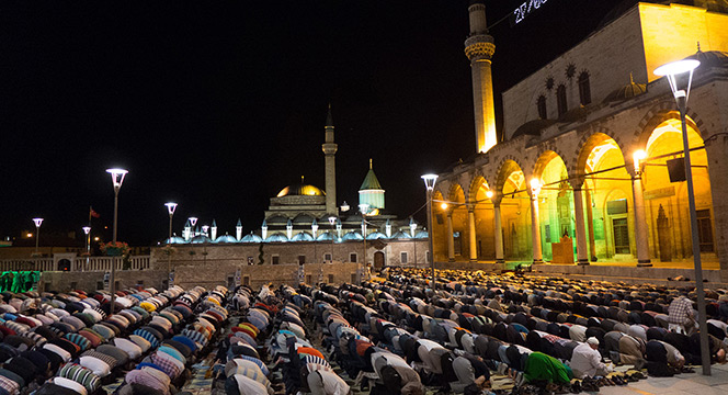 Konya'da Ramazan Coşkusu İlk Teravihle Başladı