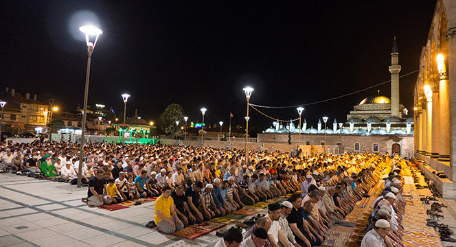 Konya'da Ramazan Coşkusu İlk Teravihle Başladı