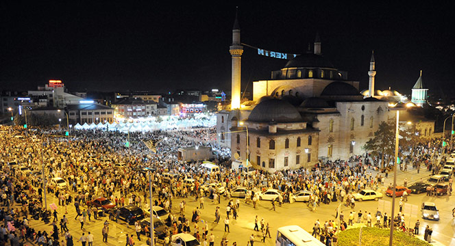 Mübarek Kadir Gecesi'nde Mazlumlar İçin Dua Edelim
