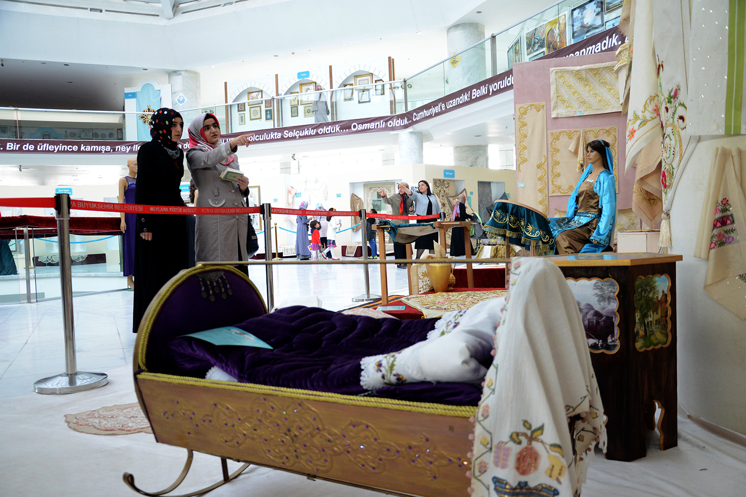KOMEK'in Muhteşem Sergisi Büyük İlgi Görüyor