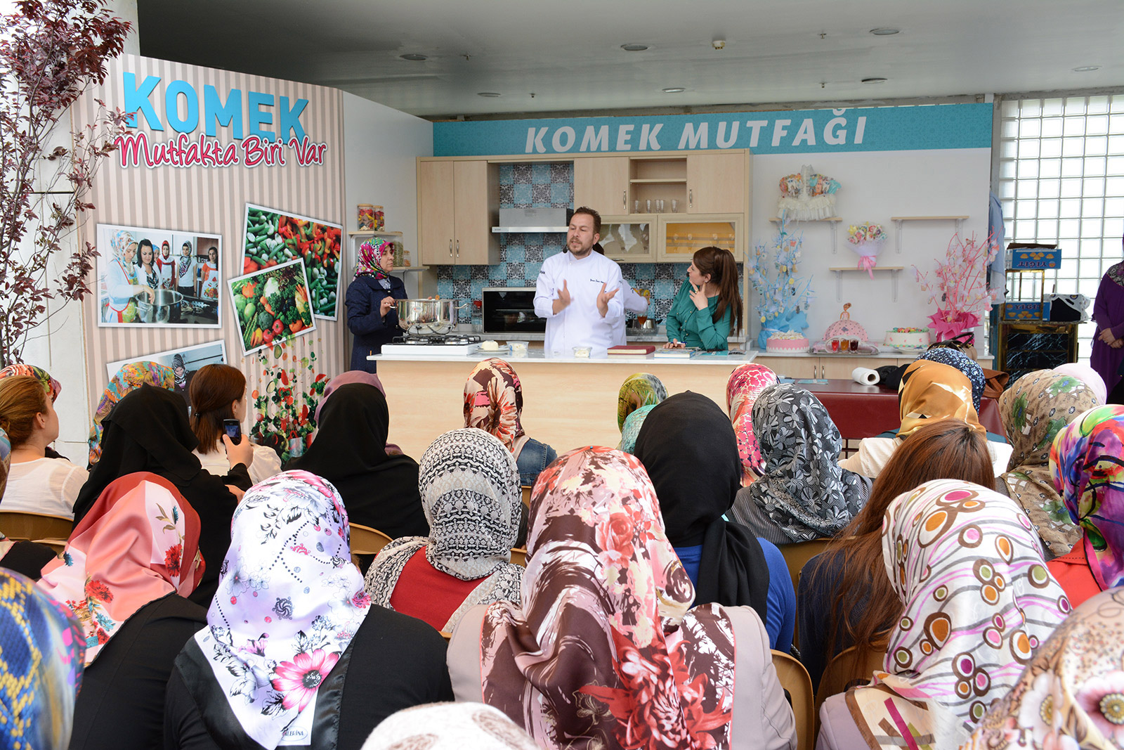 KOMEK'in Muhteşem Sergisi Büyük İlgi Görüyor