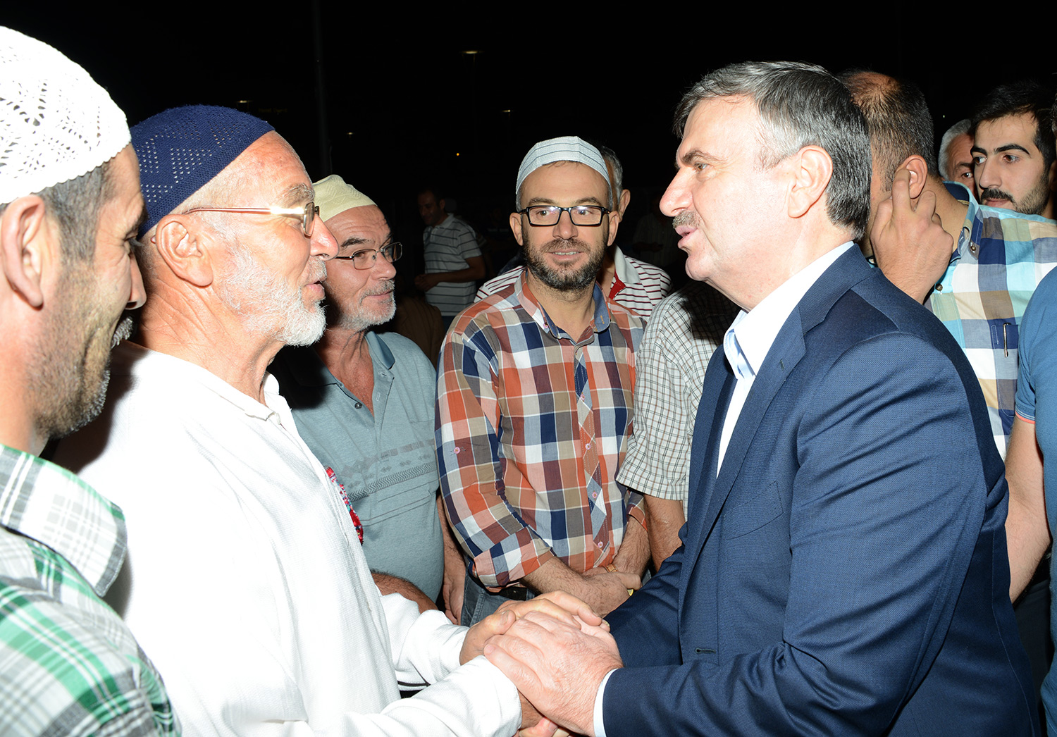 Kadir Gecesi'nde On Binlerce Kişi Mevlana Meydanı'nda Buluştu