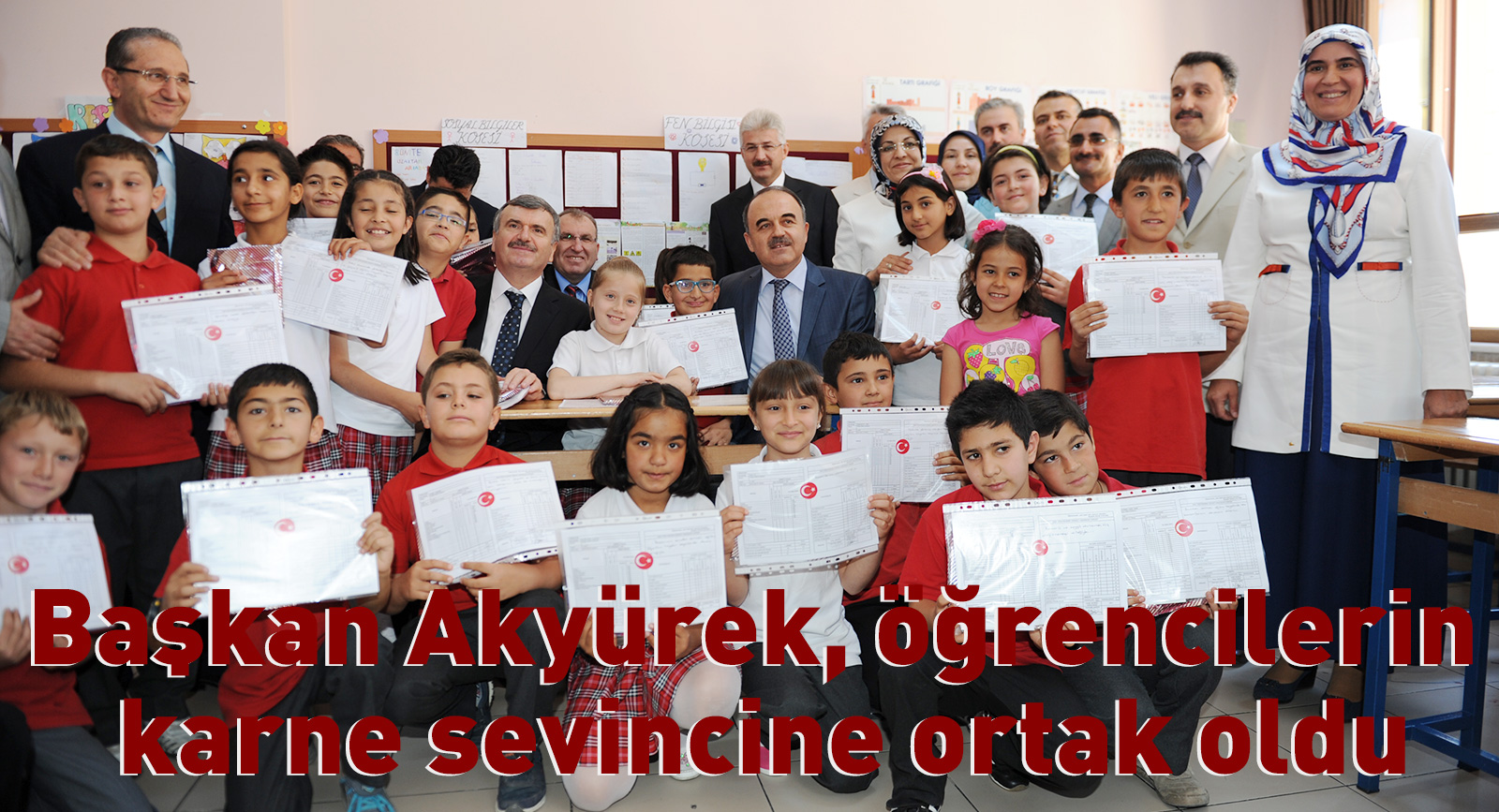 Başkan Akyürek, Öğrencilerin Karne Sevincine Ortak Oldu
