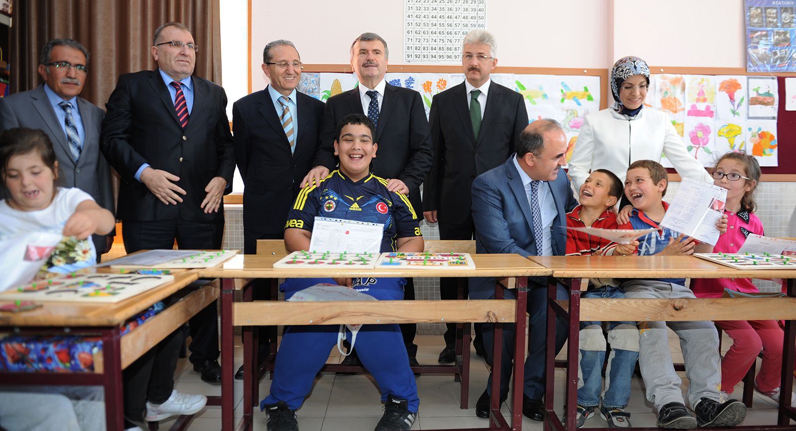 Başkan Akyürek, Öğrencilerin Karne Sevincine Ortak Oldu
