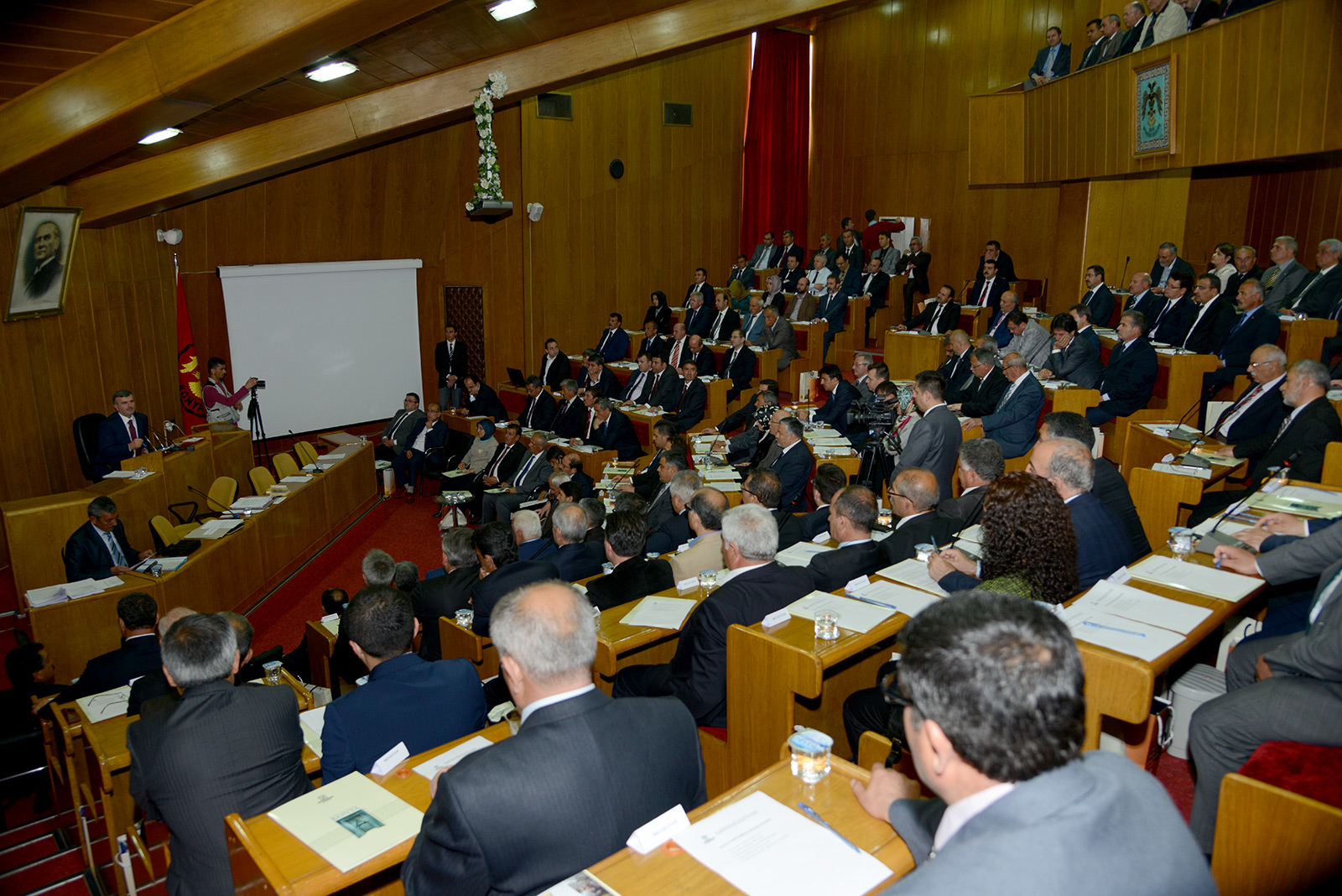 Büyükşehir Belediye Meclisi'nde Yeni Dönemin İlk Toplantısı Yapıldı