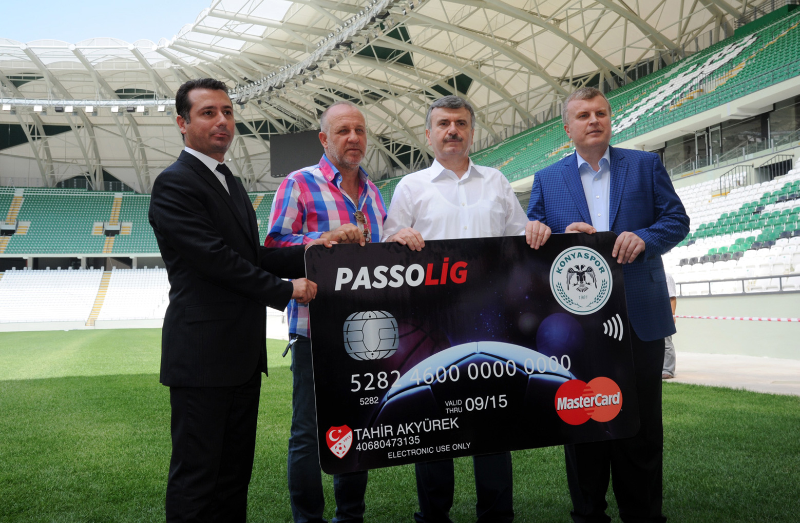 Başkan Akyürek Passolig Kartını Yeni Stadyum'da Teslim Aldı