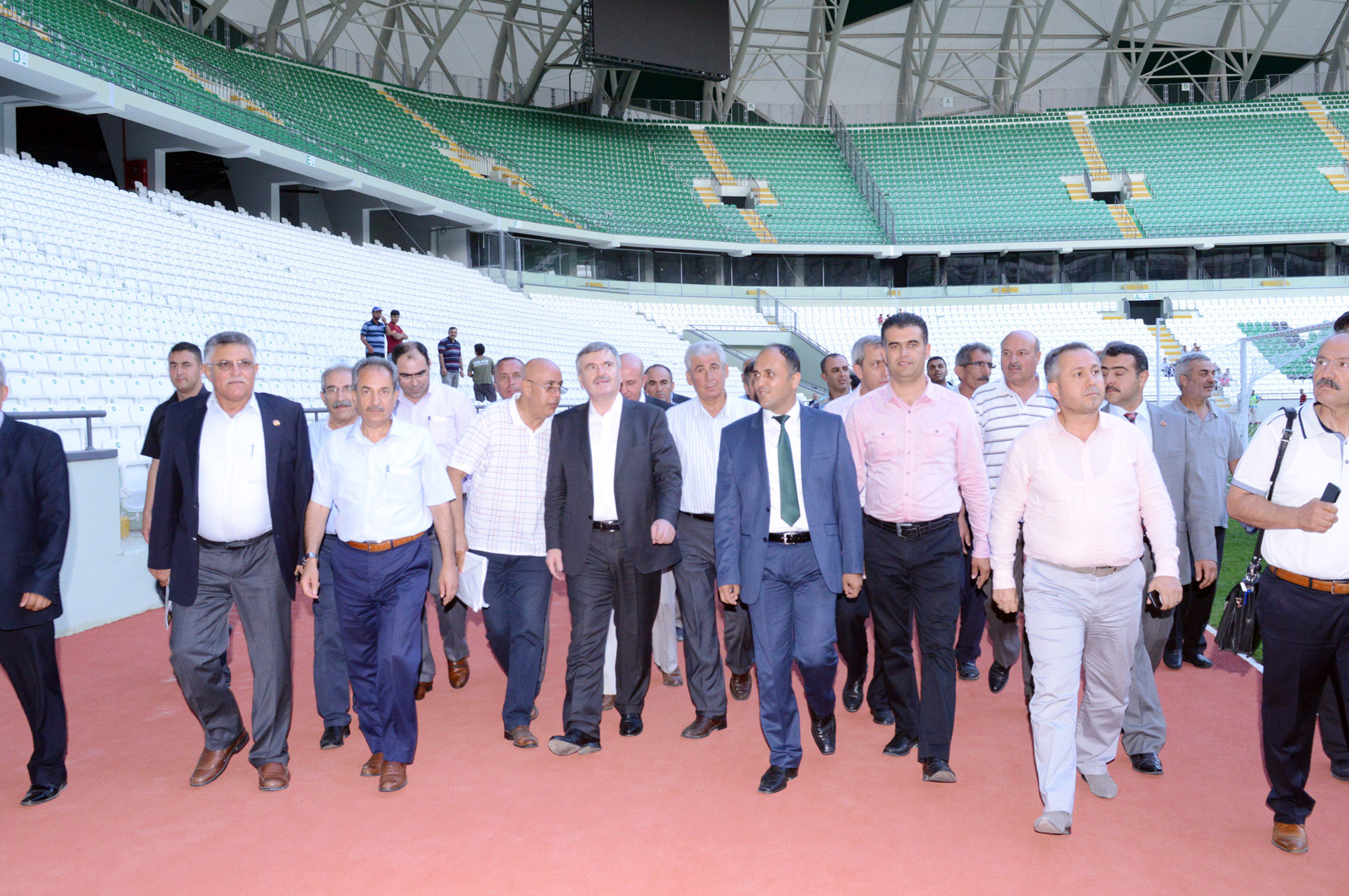 Büyükşehir Belediye Meclis Üyeleri Yeni Stadyumu İnceledi