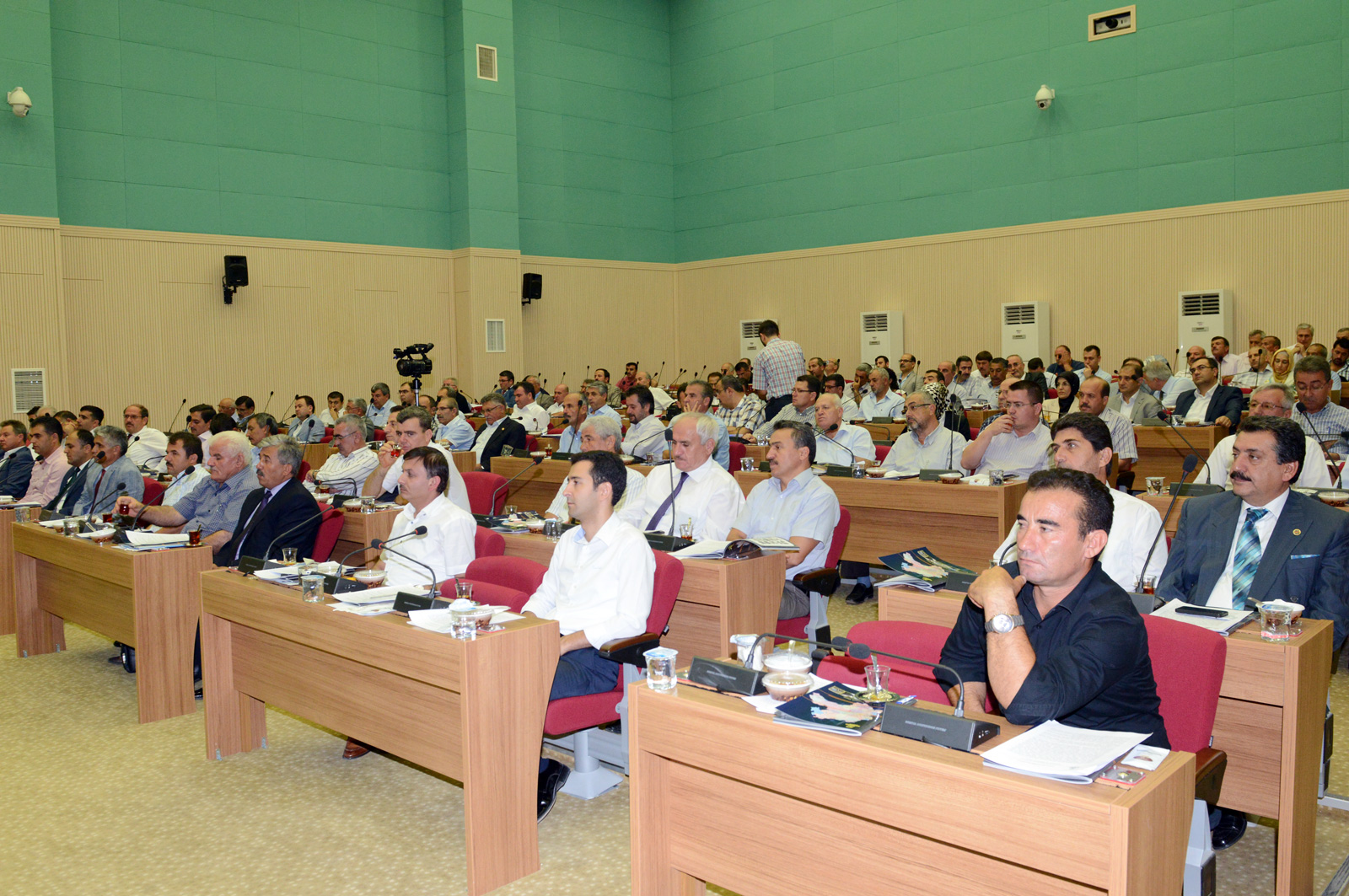 Büyükşehir Belediye Meclisi Yeni Salonda İlk Toplantısını Yaptı