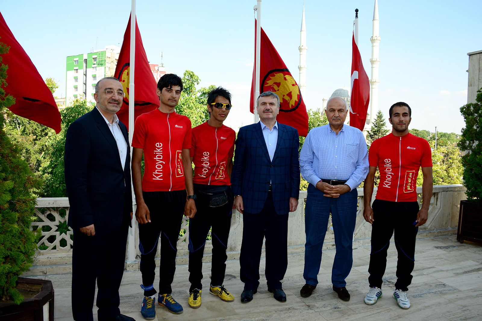 İranlı Bisikletçiler Başkan Akyürek'i Ziyaret Etti