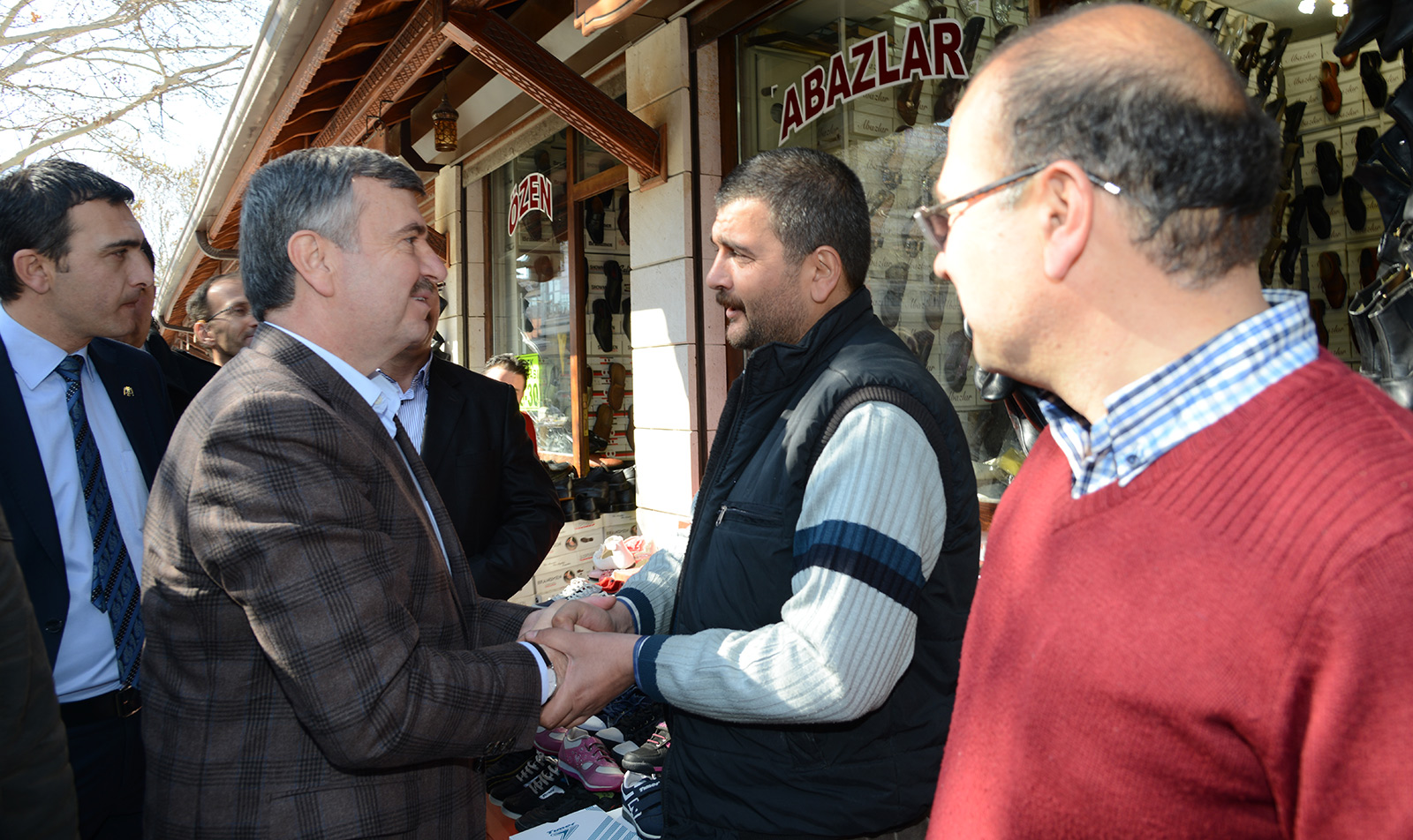 Tarihe Vefa Sevgiyle Olur