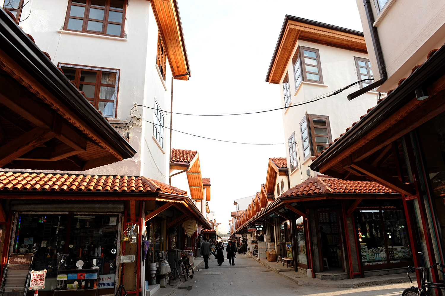 Tarihe Vefa Sevgiyle Olur