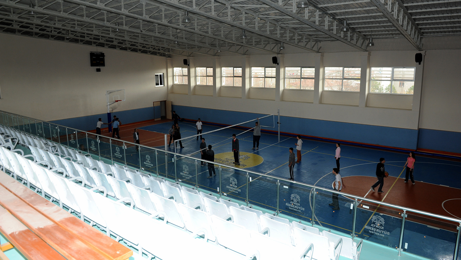 10 Okula Spor Salonu Yapıldı