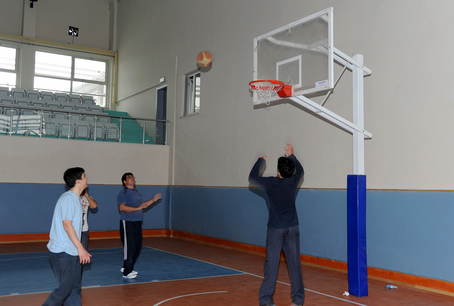 10 Okula Spor Salonu Yapıldı