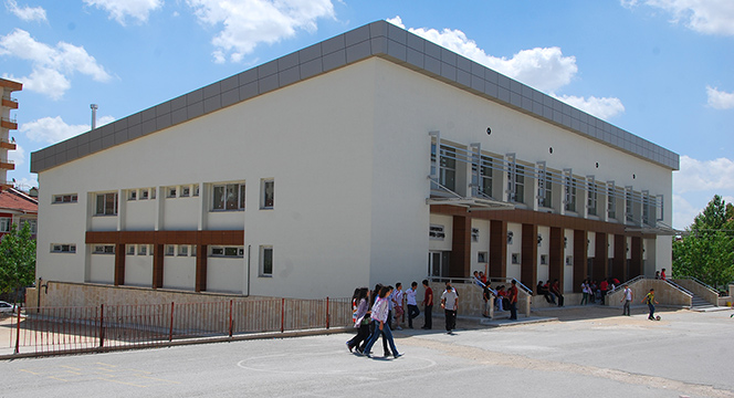 10 Okula Spor Salonu Yapıldı