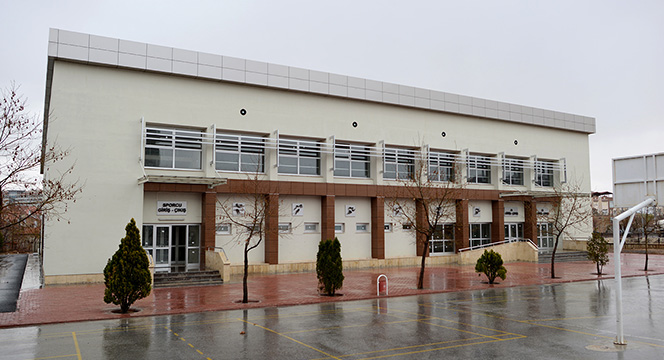 10 Okula Spor Salonu Yapıldı