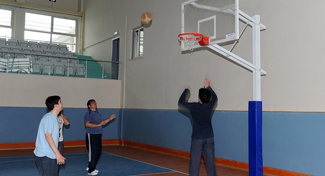 10 Okula Spor Salonu Yapıldı