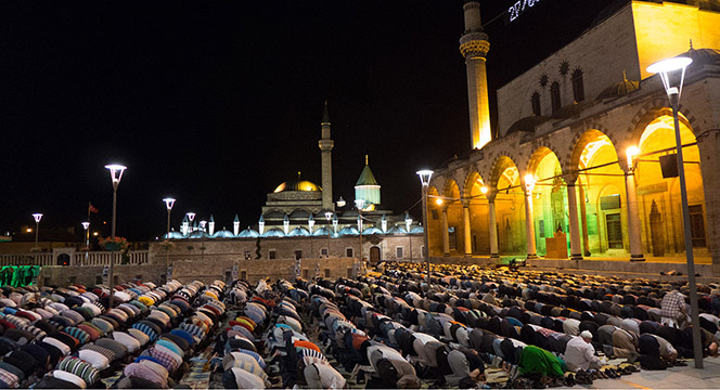 Konya'daki Ramazan Sevinci Fotoğraf Karelerine Yansıyor