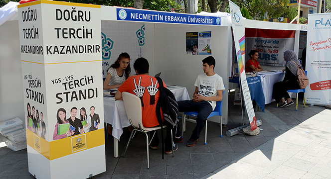 Üniversite Adaylarına Tercih Standı