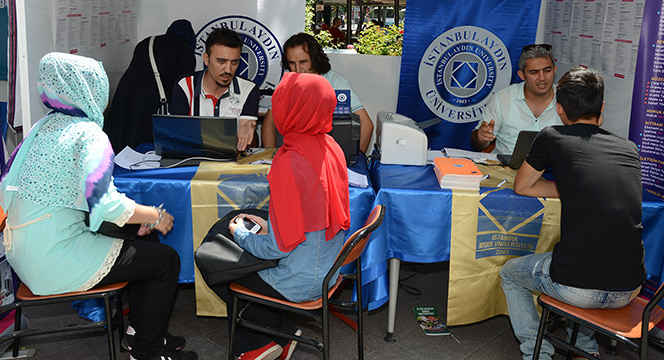 Üniversite Adaylarına Tercih Standı