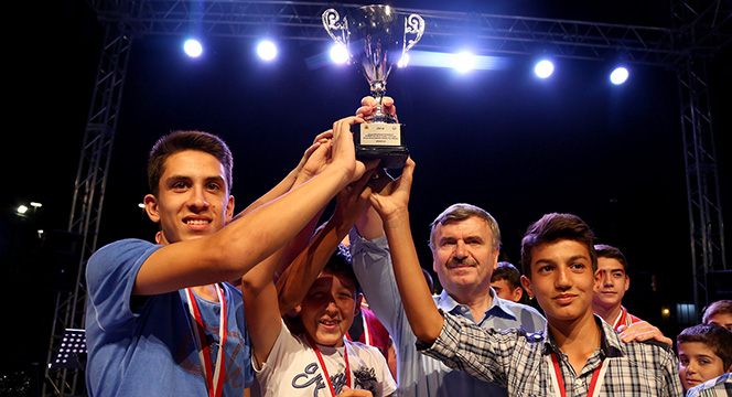 KOMEK Yaz Okulu'ndan Final Gecesi