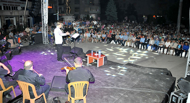 Ahmet Özhan Akşehir'de Konser Verdi