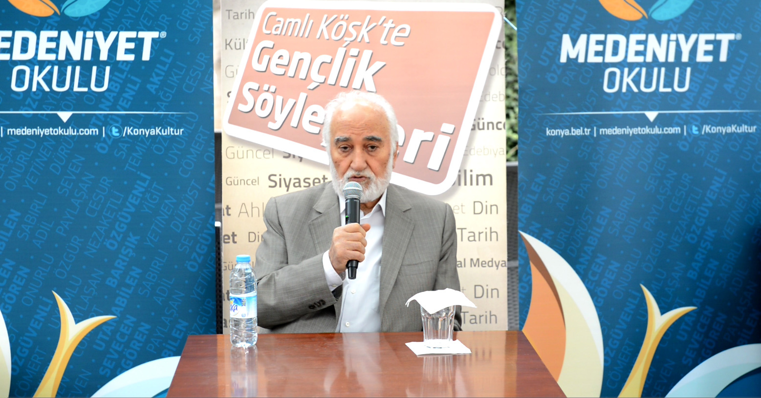 Gençlik Söyleşileri Her Cumartesi Camlı Köşk'te