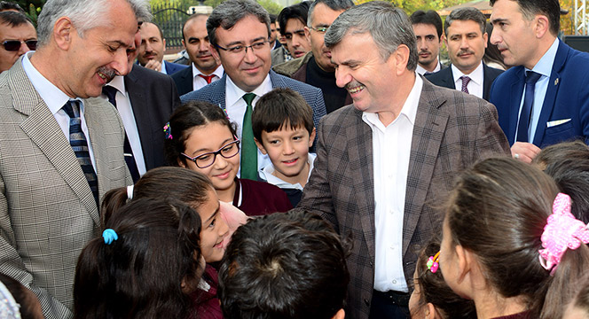 Öğrencilere 'Bizi Biz Yapan Değerler' Aktarılıyor
