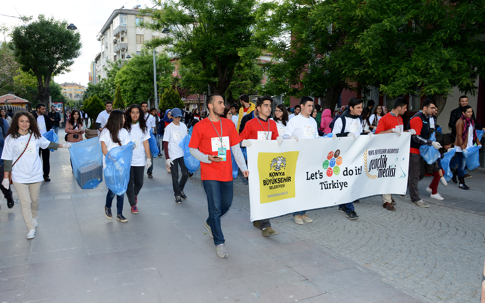 Gençler 'Haydi Yapalım' Diyerek Çevreye Dikkat Çekti
