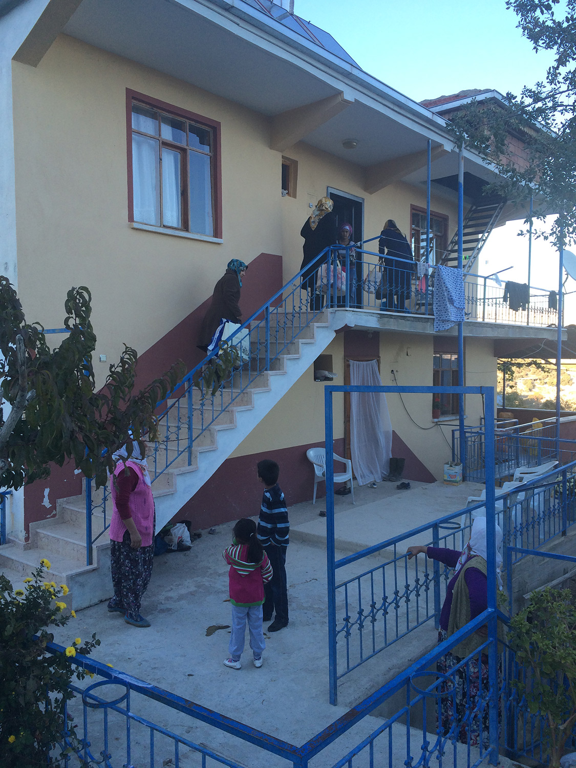 Ermenekli Ailelere Psikolojik Destek Veriliyor