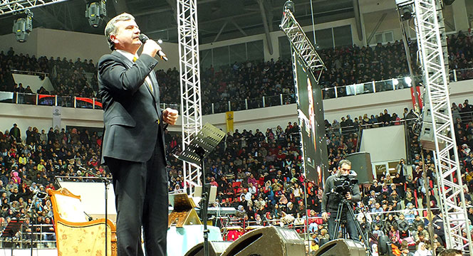 15 Bin Kişi Büyük Bir Coşkuyla Kutlu Doğum'u Kutladı