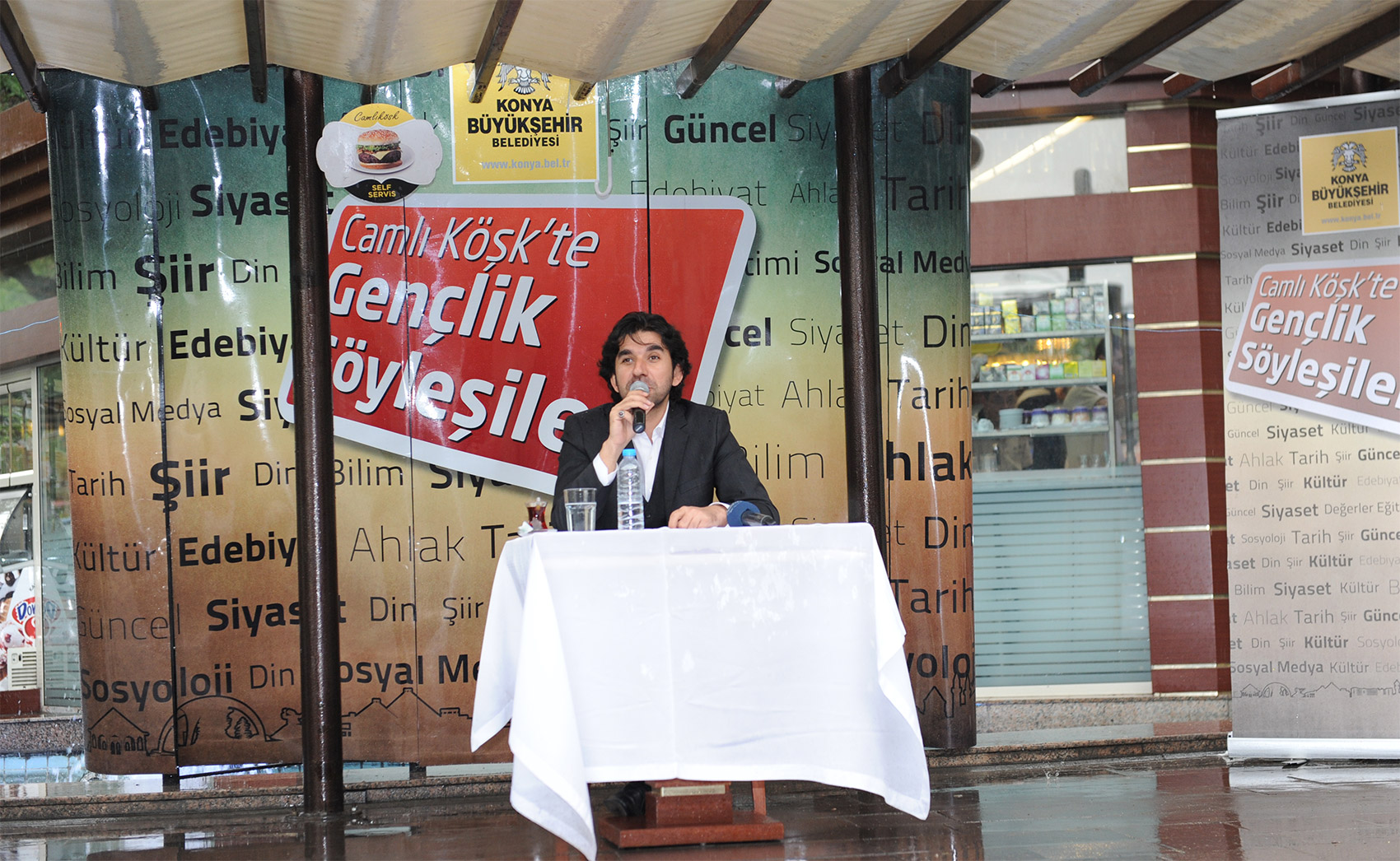 Camlı Köşk'te Gençlik Söyleşileri'ne Serdar Tuncer Konuk Oldu