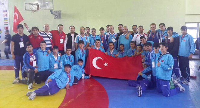 Başarısını Dünyaya 'Duyurdu'
