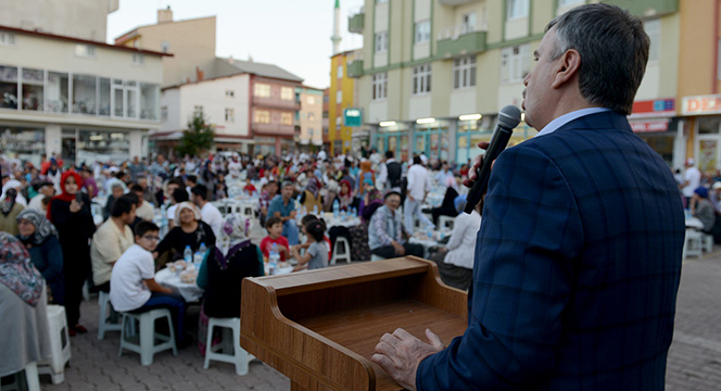 Başkan Akyürek İlçe İftarlarında 100 Bin Kişiyle Buluştu