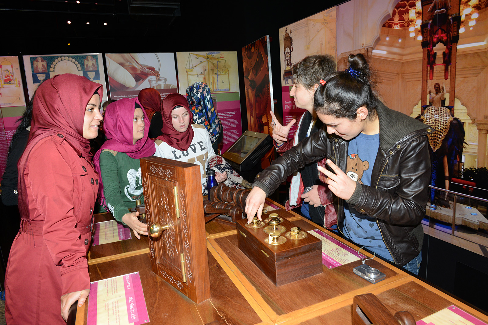 Engelli Öğrenciler Bilim Merkezi'ni İnceledi