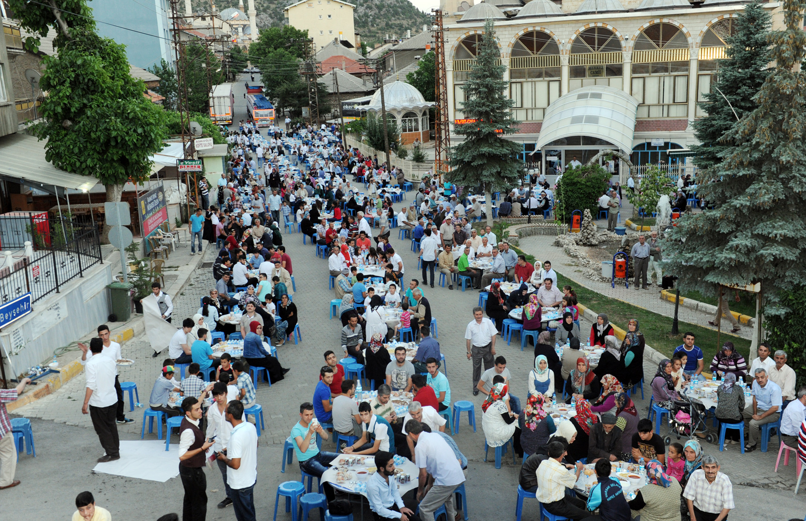 Başkan Akyürek Derebucaklılarla İftar Yaptı