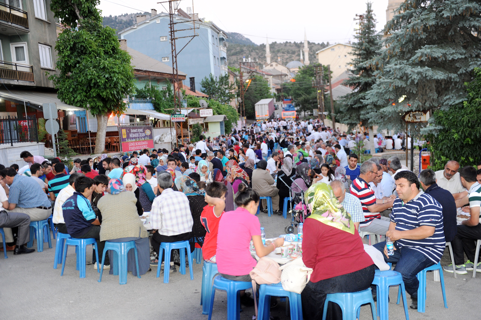 Başkan Akyürek Derebucaklılarla İftar Yaptı